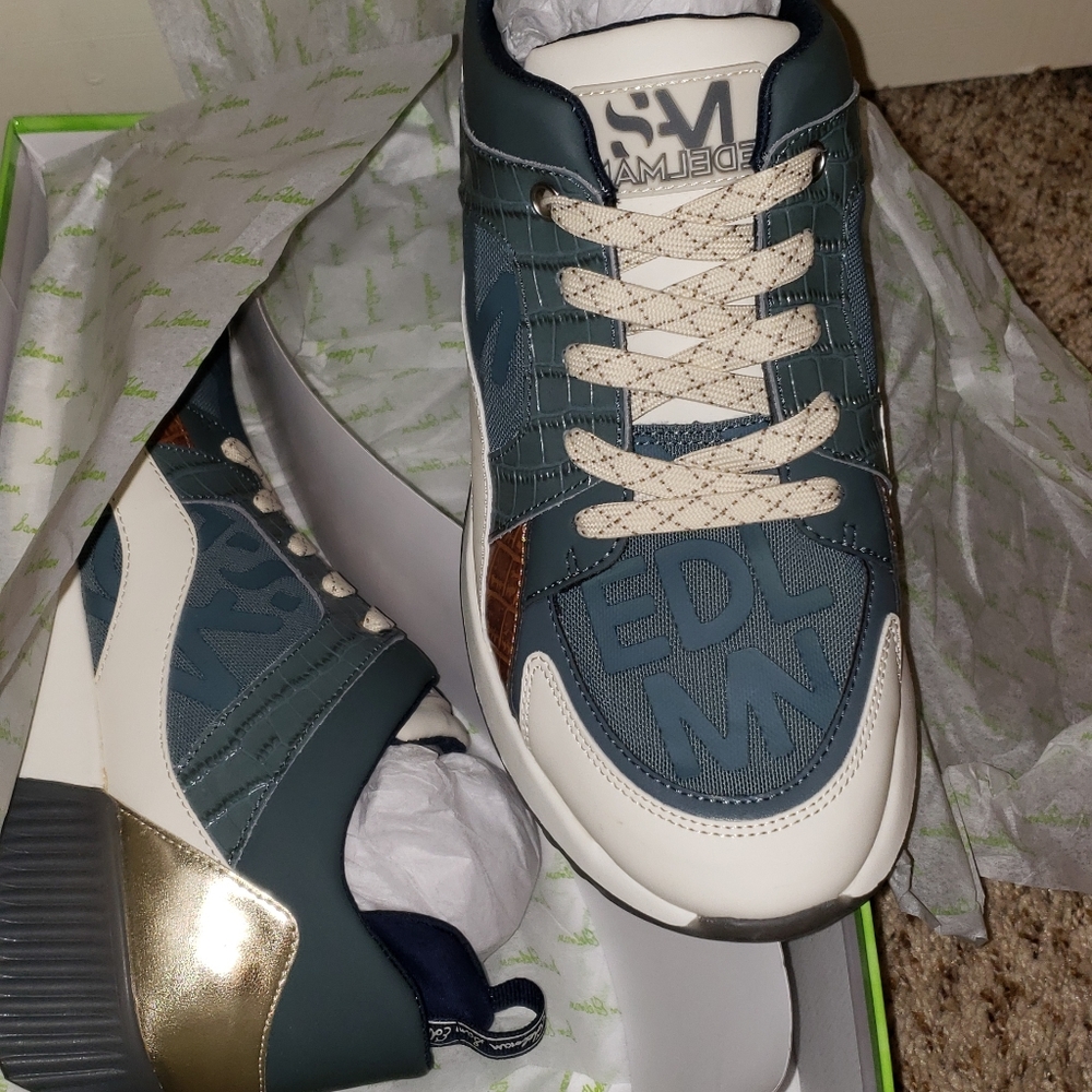 Shoes - Picture 6 of 11